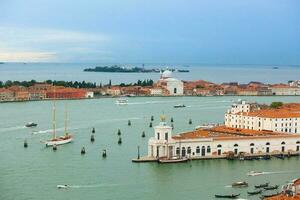 Venedig, en förhäxande stad i Italien, full av historia och medeltida arkitektur. foto