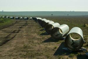 gas rörledning konstruktion, la pampa provins , patagonien, argentina. foto