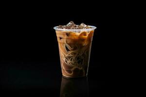 iced kaffe i plast hämtmat glas isolerat på mörk bakgrund. ai genererad foto