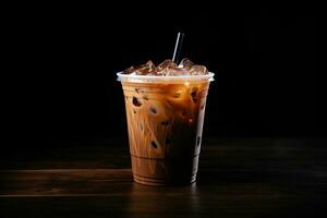 iced kaffe i plast hämtmat glas isolerat på mörk bakgrund. ai genererad foto