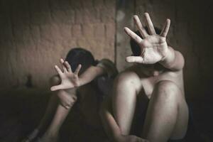 deprimerad barn, inhemsk våld. sluta missbruka våld, mänsklig människohandel, sluta våld mot barn, foto