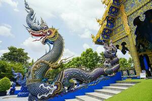 rong sua tio tempel eller blå tempel i chiang rai provins, thailand foto