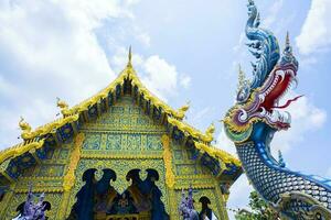 rong sua tio tempel eller blå tempel i chiang rai provins, thailand foto