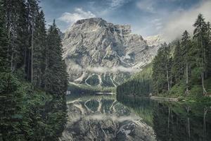 lago di braies - Pragser Wildsee, Sydtyrolen, Italien foto