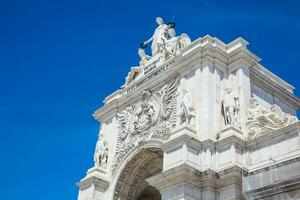 detalj av de rua augusta båge belägen på handel fyrkant och byggd till fira de rekonstruktion av de stad av lisboa efter de 1755 jordbävning foto