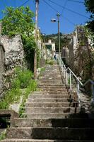 de skön brant gränder av dubrovnik stad foto