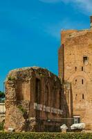 detalj av de ruiner av de tempel av venus och roma på de roman forum i rom foto