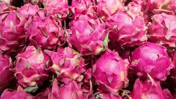lugg av Pitaya frukt på de marknadsföra foto