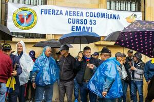 Bogota, colombia, 19 juli 2023. fredlig protest av de medlemmar av de aktiva boka av de militär och polis krafter i bogota colombia mot de regering av gustavo petro foto