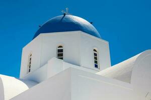 kupol av de socken kyrka av st gerasimos belägen i fira av santorini foto