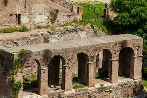 ruiner av de medeltida veranda på de roman forum i rom foto