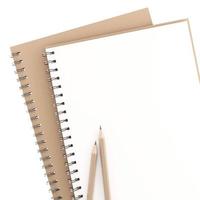 Tolkning 3d av blyertspennor på anteckningsboken foto