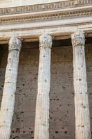 detalj av de efterlevande sida pelargång av de tempel av Hadrian foto