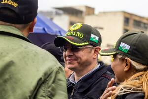 Bogota, colombia, 19 juli 2023. fredlig protest av de medlemmar av de aktiva boka av de militär och polis krafter i bogota colombia mot de regering av gustavo petro foto