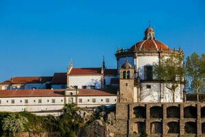 de kloster av serra do pilar är en före detta kloster belägen i vila nova de gaia, Portugal, på de motsatt sida av de douro flod från porto byggd på 1672 foto