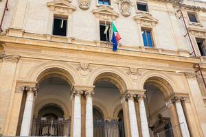 Fasad av de universitet av rom la sapienza foto