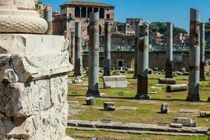 ruiner av de forum av caesar byggd förbi julius caesar nära de forum romanum i rom i 46 före Kristus foto