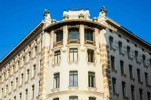 skön arkitektur av de antik byggnader på linke wienzeile i wien stad Centrum foto