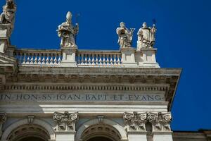 utsmyckad Fasad av de archbasilica av helgon john lateran i rom foto