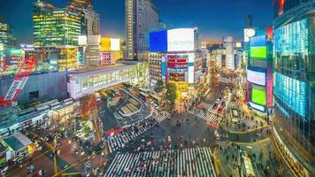 topp se av shibuya korsning på skymning i tokyo foto