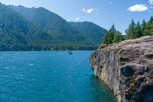 sjö kuddman och de olympic bergen av Washington stat foto