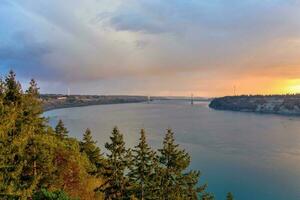 de tacoma narrows på solnedgång foto