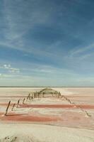 historisk resterna av gammal salt utnyttjande, saliner grande, la pampa, argentina. foto