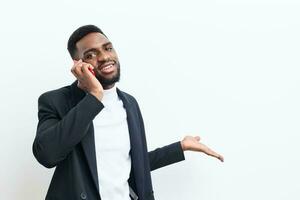 man mobil svart leende ung affärsman teknologi Lycklig afrikansk hipster telefon foto