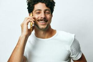 man hipster uppkopplad telefon vit teknologi meddelande foto