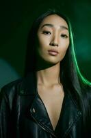 rök kvinna trendig färgrik begrepp porträtt neon foto