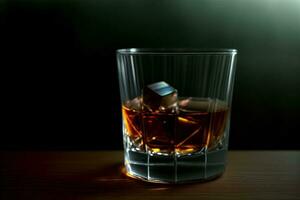 en glas av whisky med is kuber i Det. ai genererad foto