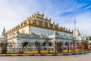 atumashi kloster i Mandalay, Myanmar foto