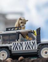 warsaw 2020 - lego minifigurer på safari foto