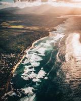 helikopter flygfoto över norra stranden, oahu, hawaii foto