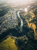 helikopter Flygfoto över Honolulu, Hawaii under solnedgången foto