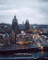 amsterdam, Nederländerna 2018 - skyline stadsbild utsikt över amsterdam foto