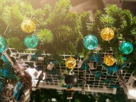 jul festlig dekor fortfarande liv på bakgrund, begrepp av Hem bekvämlighet och Semester foto