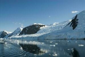 antarktisk bergen landskap, söder Pol, antarktisk halvö foto