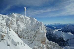 klippig toppar i de alps täckt i snö i vinter, Tyskland, schweiz. foto