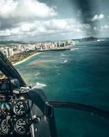 helikopter flygfoto över waikiki, honolulu, oahu, hawaii foto