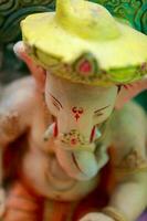 indisk herre ganesha staty, idoler av herre ganesh för kommande ganapati festival i Indien. foto