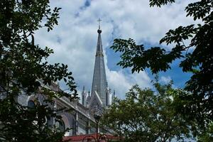 katolik kyrka i ratchaburi provins thailand. foto