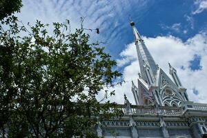 katolik kyrka i ratchaburi provins thailand. foto