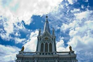 katolik kyrka i ratchaburi provins thailand. foto