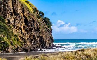 sandstränder i Piha Beach, Auckland, Nya Zeeland foto