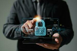 skydd nätverk säkerhet säker din data begrepp. digital brottslighet förbi ett anonym hacker. foto