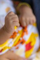 hand av en bebis flicka, 1 månad gammal, thailand foto