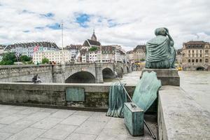 zurich, schweiz, 17 juni 2016 - utsikt över floden och historiska byggnader