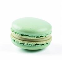 macaron biskvi isolerat på vit bakgrund, grädde pastell chic Kafé efterrätt, ljuv mat och Semester kaka för lyx konfektyr, generativ ai foto