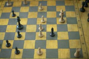 spel av schack. schack turnering. bitar på styrelse. foto